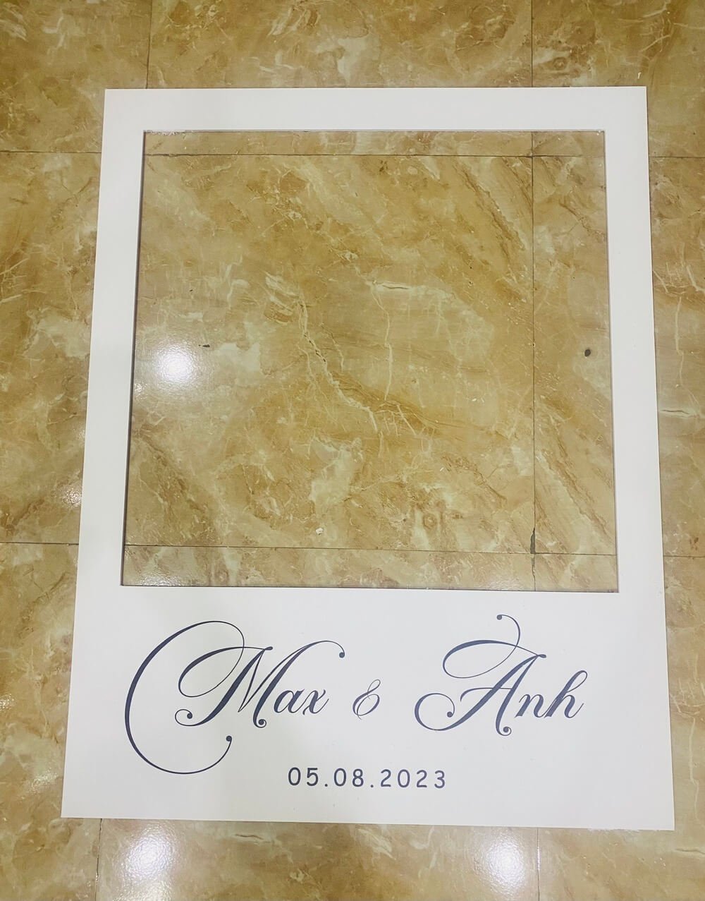 Khung check in đám cưới