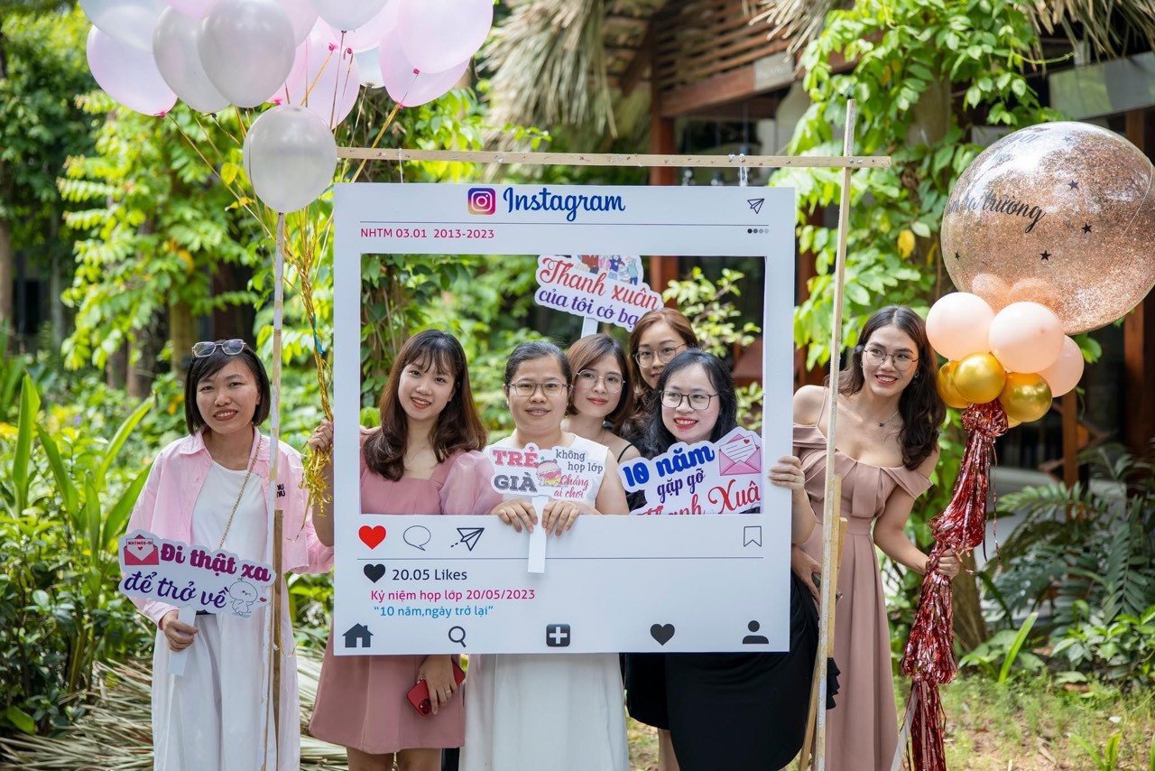 khung check in hop lop Khung check-in họp lớp