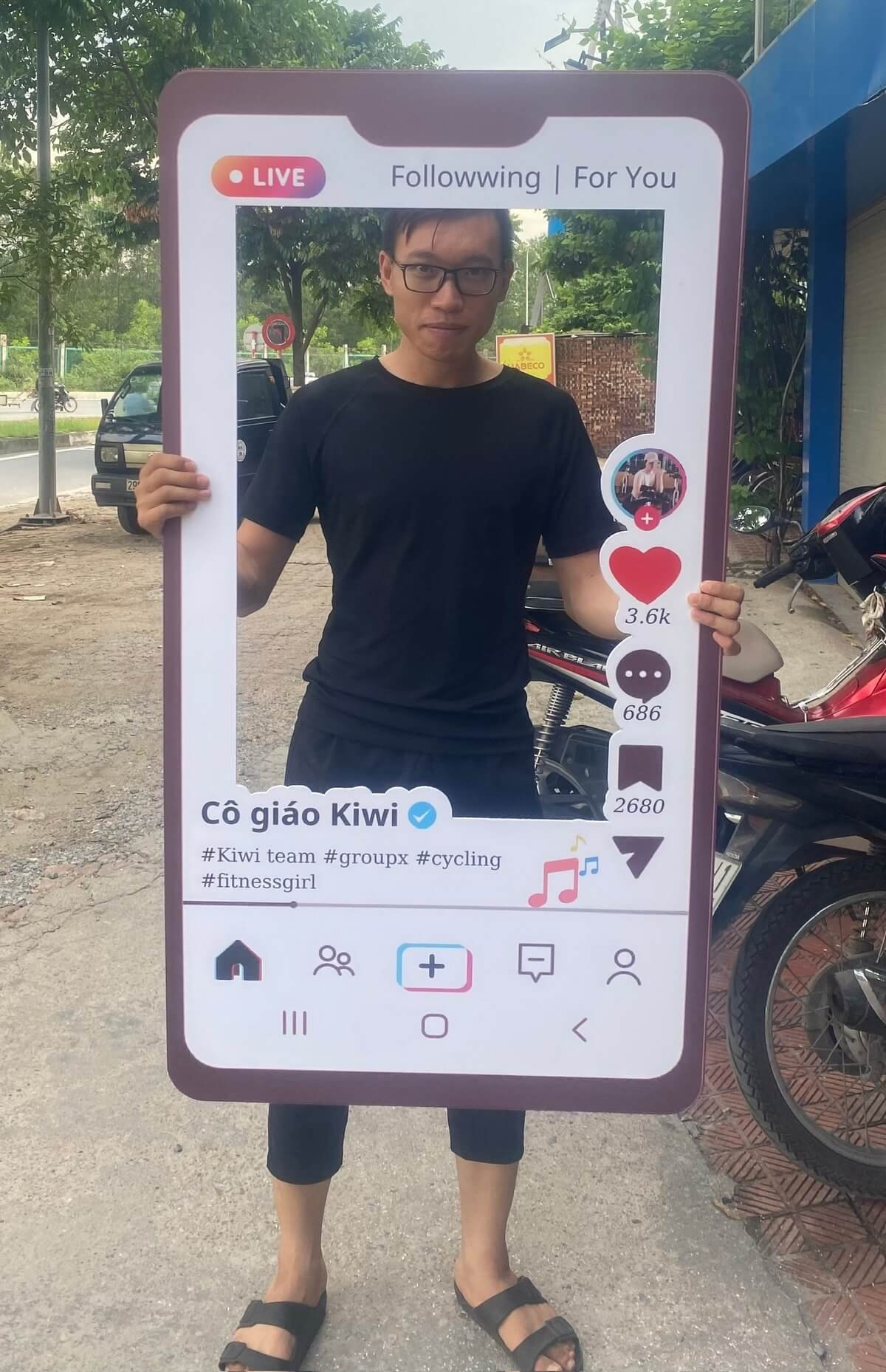 Khung check in Tiktok