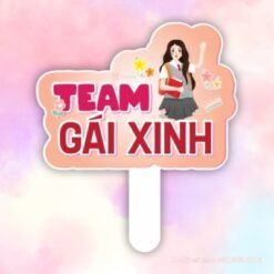 Hashtag cầm tay team gái xinh