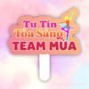 Hashtag cầm tay team múa