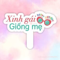 Hashtag cầm tay xinh gái giống mẹ