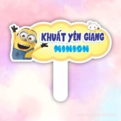 Hashtag cầm tay học sinh