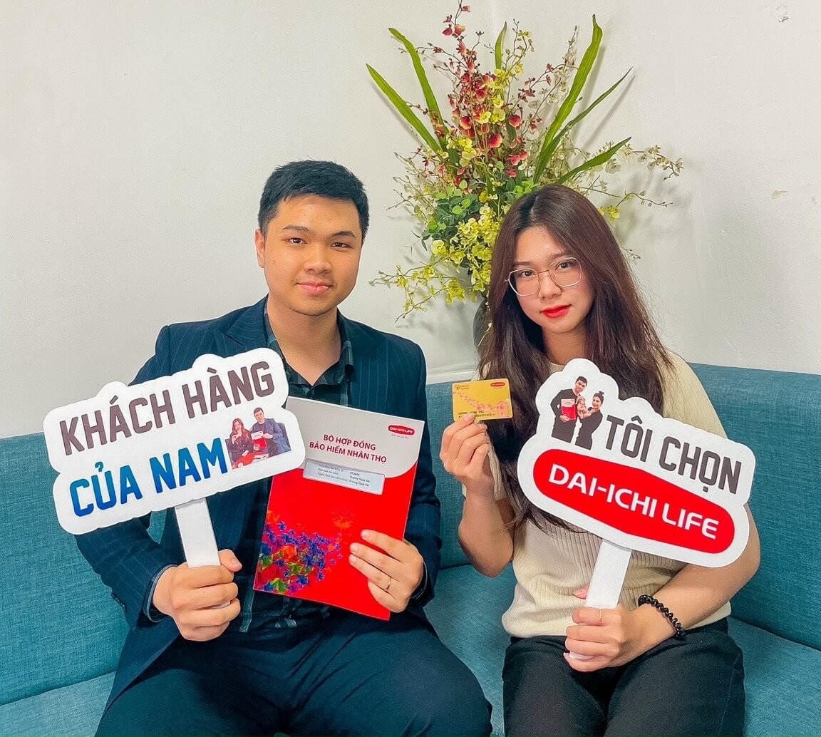 Bang Hashtag Cam Tay Chup Hinh