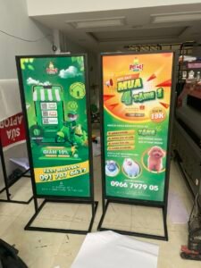 Chân standee