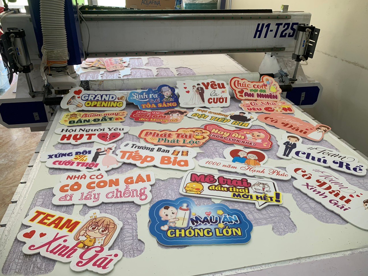 Gia công cắt hashtag cầm tay bằng máy cnc