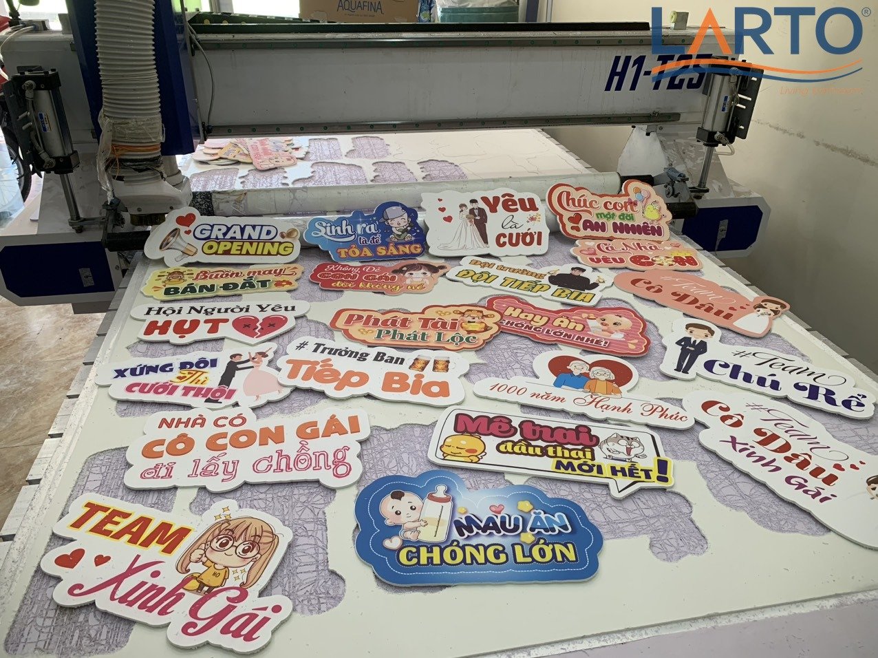 Gia công cắt hashtag cầm tay bằng máy cnc