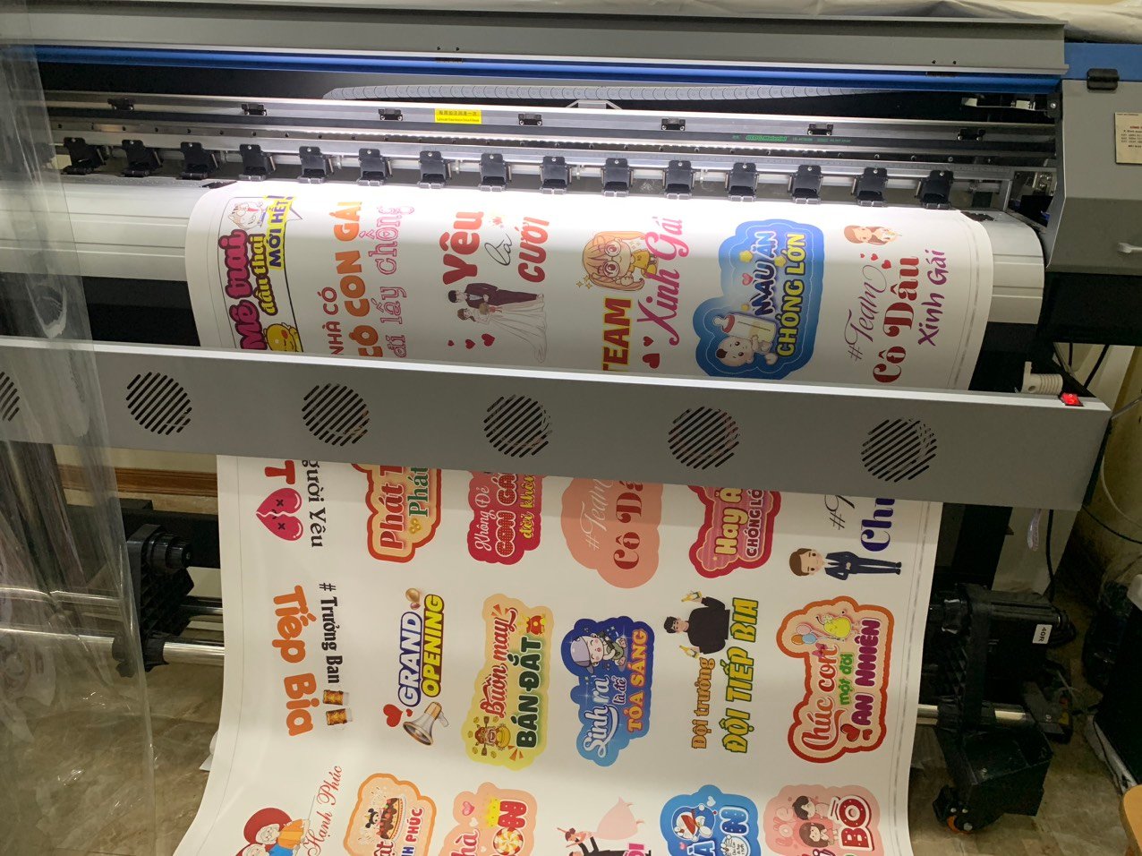 In hashtag cầm tay