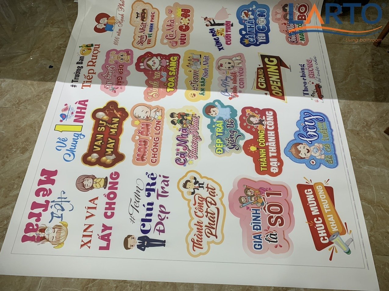 In hashtag cầm tay