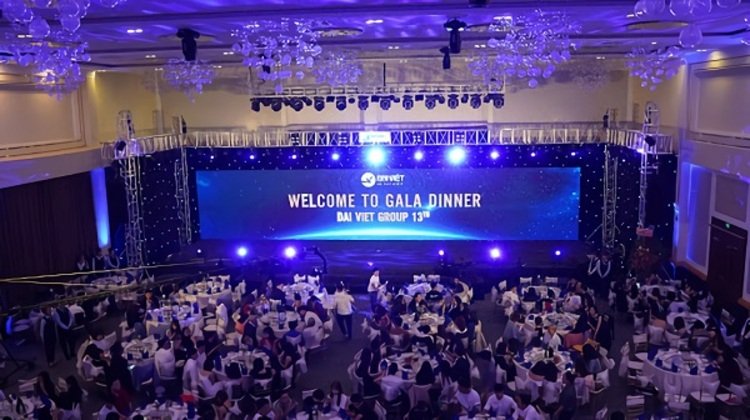 Gala dinner là chương trình, sự kiện được tổ chức dưới hình thức một buổi tiệc tối, kết hợp với các hoạt động sân khấu, giải trí, tiệc… hashtagcamtay.com-gala dinner