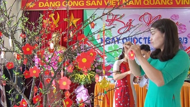 hashtagcamtay.com-hái hoa dân chủ