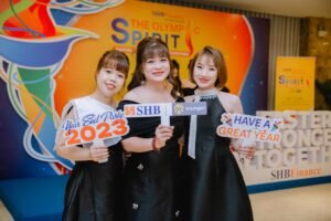 hashtag cầm tay chụp hình