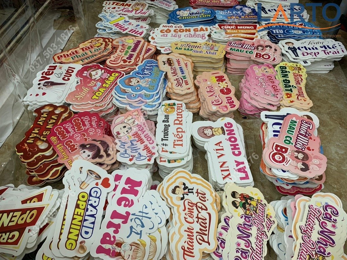 Xưởng chuyên in hashtag cầm tay