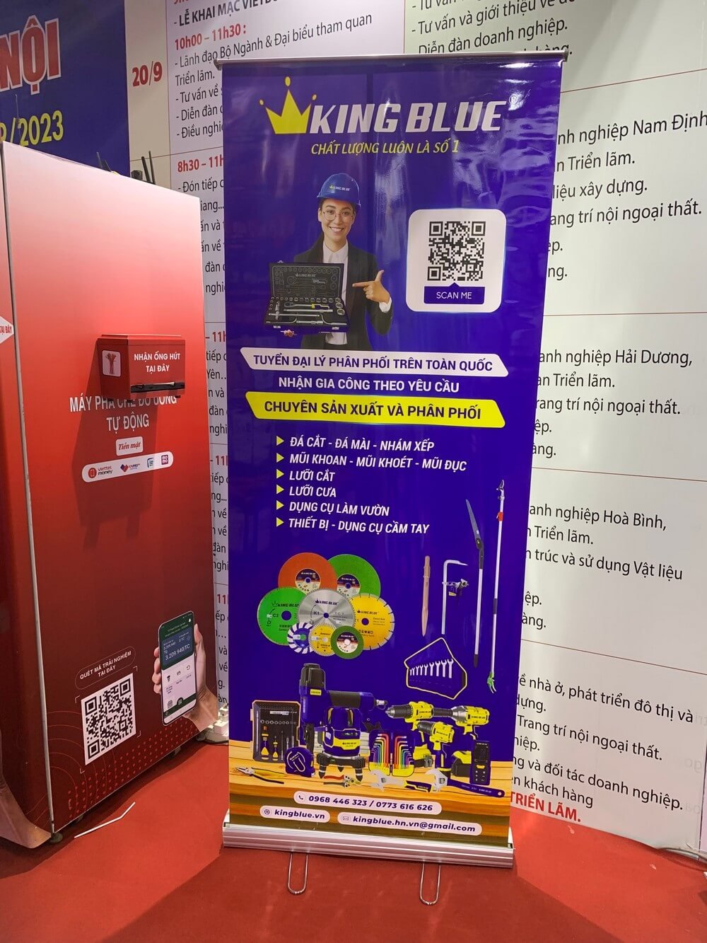 in standee giá rẻ