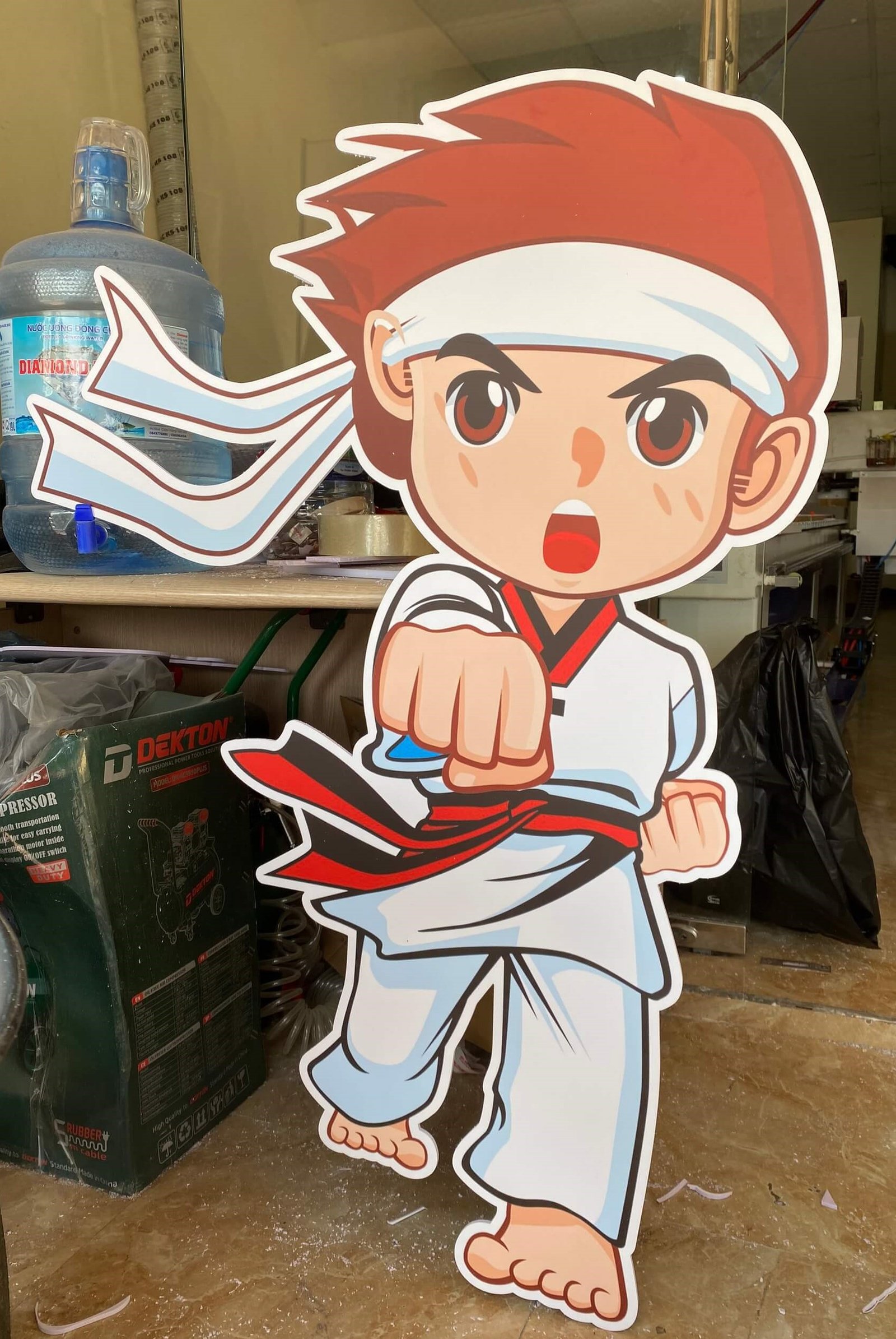 Standee hình người học võ