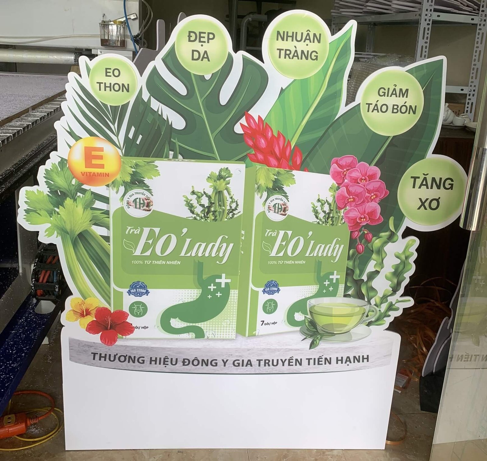 Standee mô hình giới thiệu sản phẩm