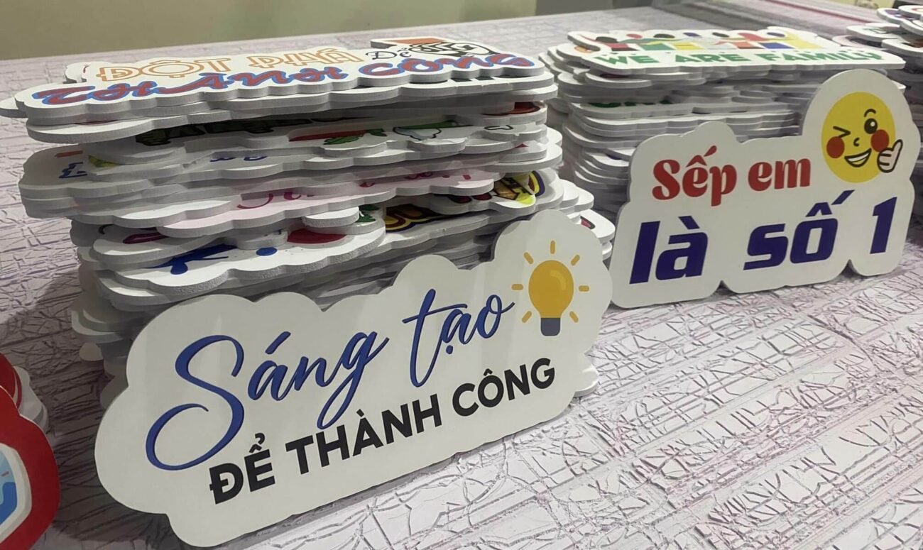 Cửa hàng in hashtag cầm tay