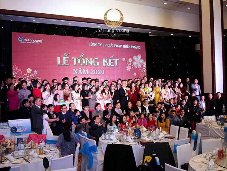 tiec tat nien cong ty 4 hashtagcamtay.com-tiệc tất niên công ty